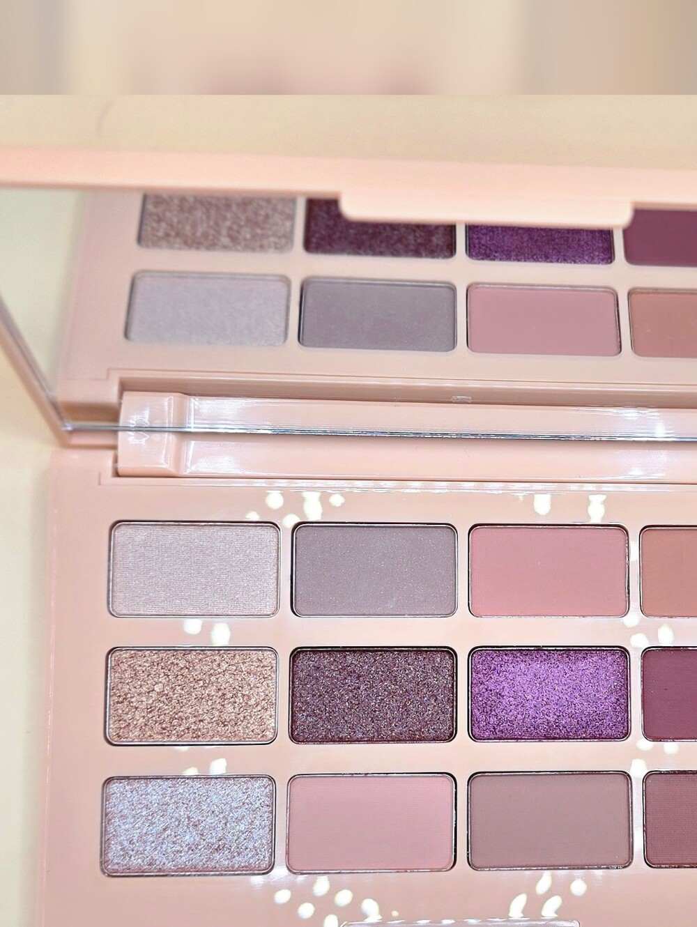 GloGirl Love Bomb Eyeshadow Palette NIB - Picture 2 of 3